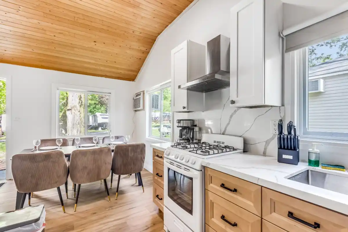 Cottage 3 - Large Family & Group Cottage Rental on Rice Lake Near Toronto
