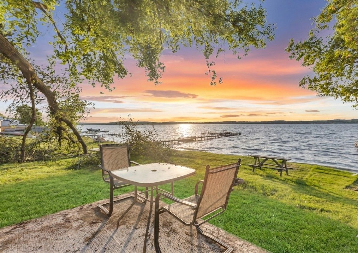 Cottage 8 - Family & Group Lakefront Cottage Rental on Rice Lake Near Toronto