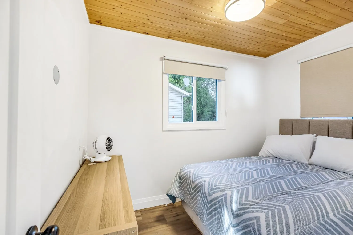Cottage 8 - Family & Group Lakefront Cottage Rental on Rice Lake Near Toronto