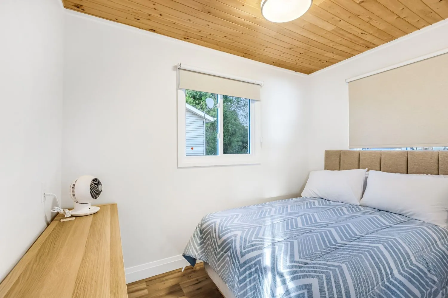 Cottage 8 - Family & Group Lakefront Cottage Rental on Rice Lake Near Toronto