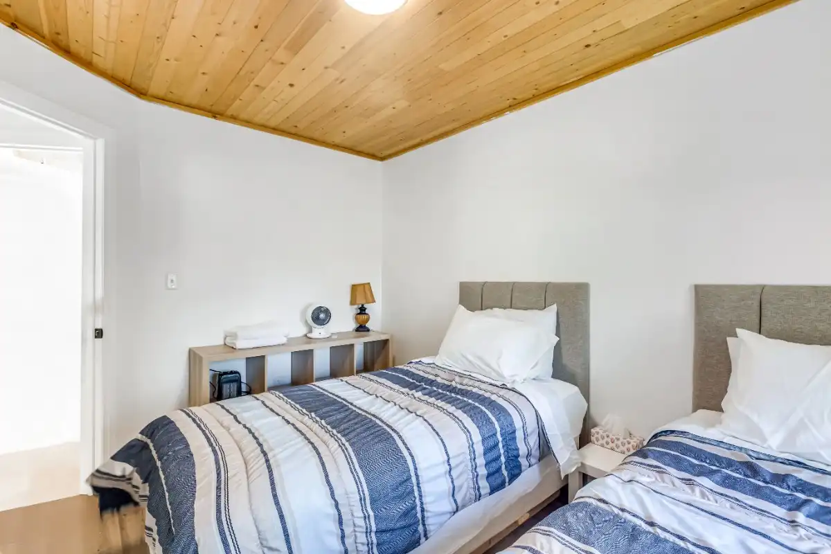 Cottage 3 - Large Family & Group Cottage Rental on Rice Lake Near Toronto