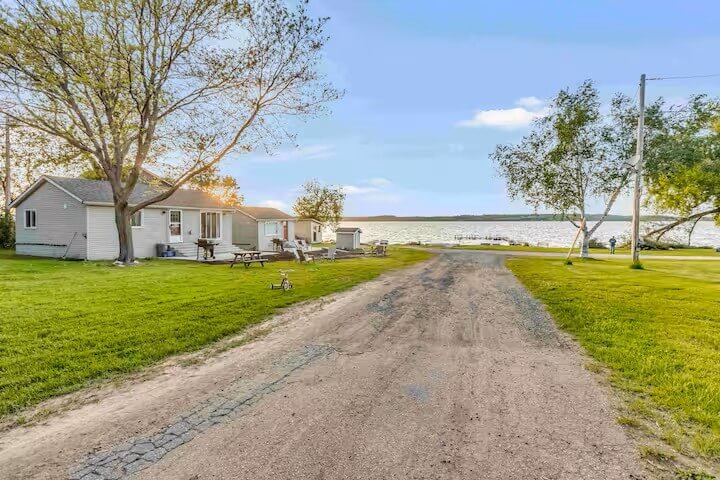 Cottage 8 - Family & Group Lakefront Cottage Rental on Rice Lake Near Toronto