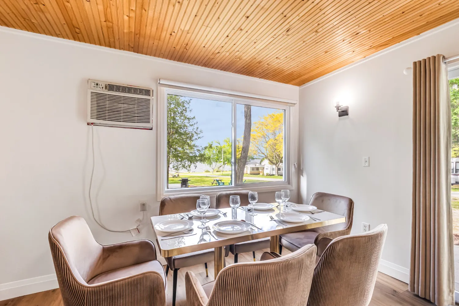 Cottage 4 - Relaxing Rice Lake Cottage Rental Near Toronto with BBQ & Porch