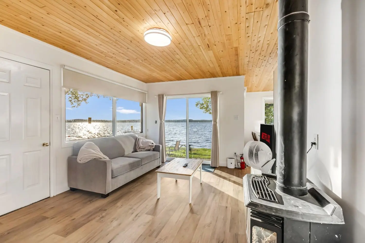 Cottage 8 - Family & Group Lakefront Cottage Rental on Rice Lake Near Toronto