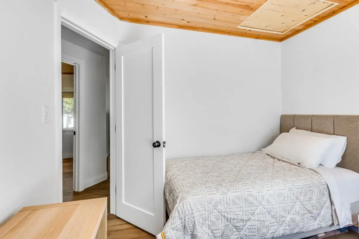 Cottage 3 - Large Family & Group Cottage Rental on Rice Lake Near Toronto