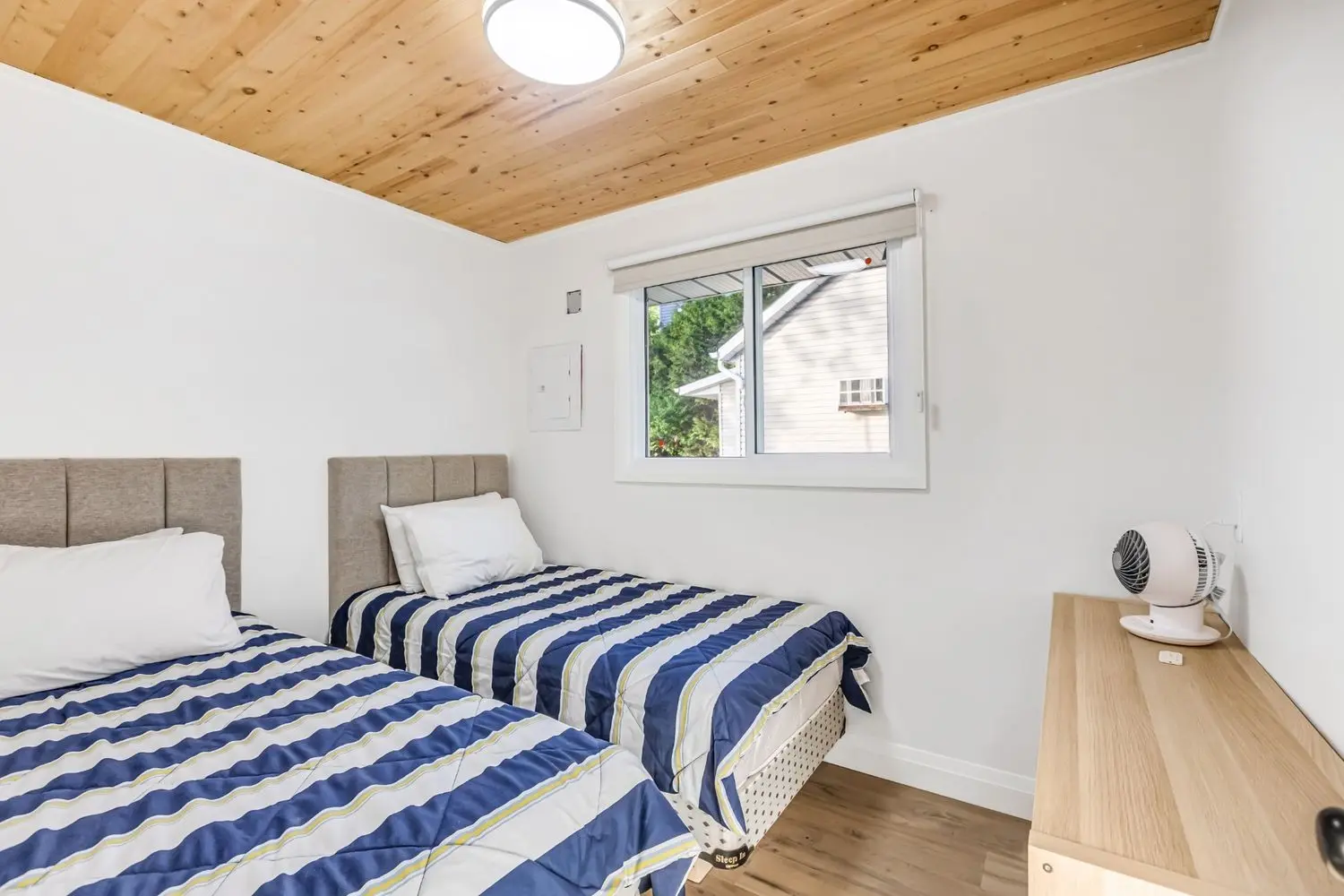 Cottage 8 - Family & Group Lakefront Cottage Rental on Rice Lake Near Toronto