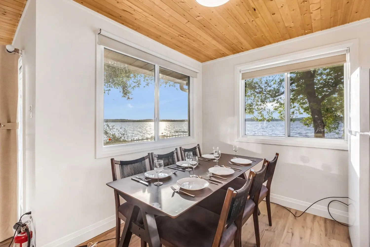 Cottage 8 - Family & Group Lakefront Cottage Rental on Rice Lake Near Toronto