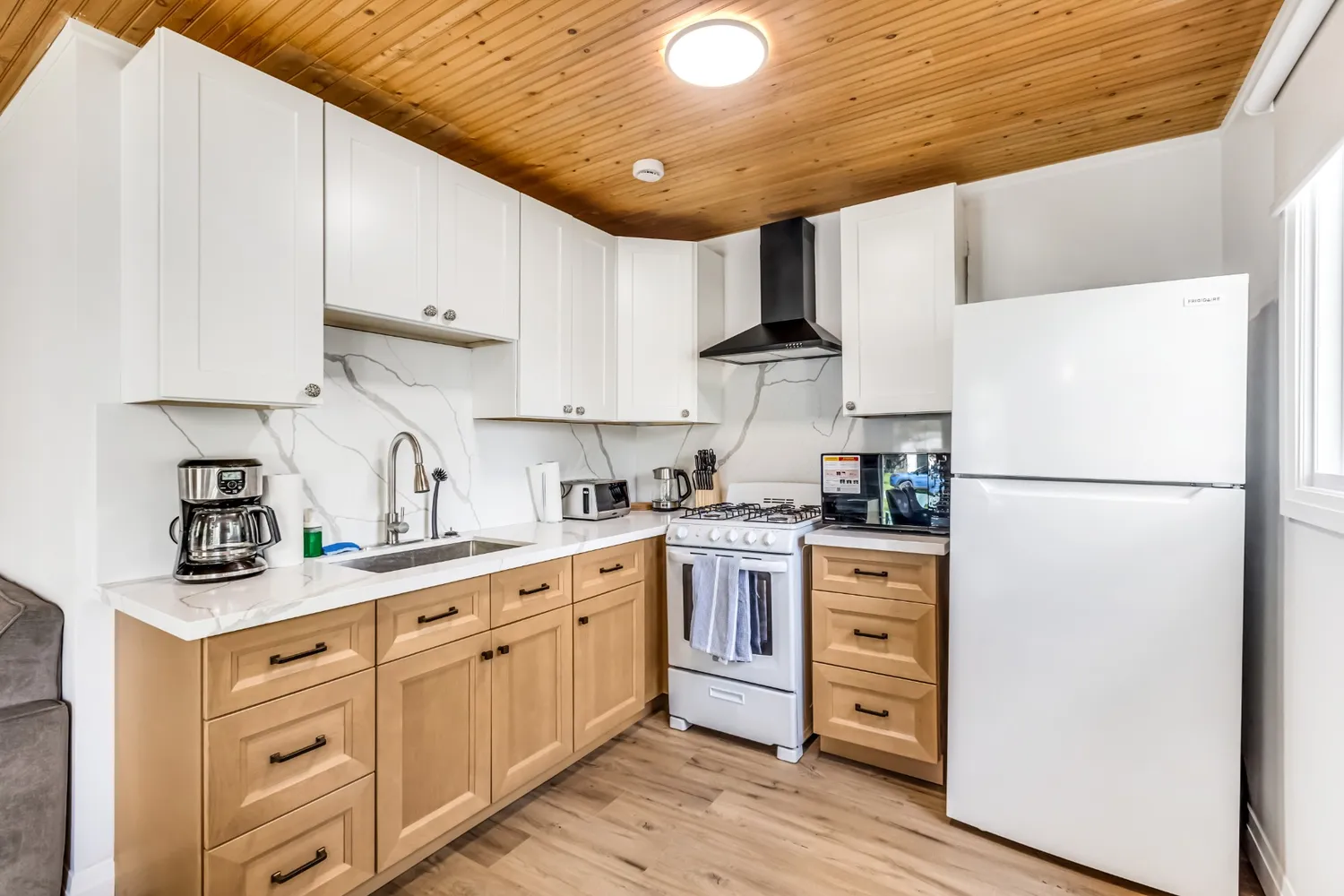 Cottage 4 - Relaxing Rice Lake Cottage Rental Near Toronto with BBQ & Porch