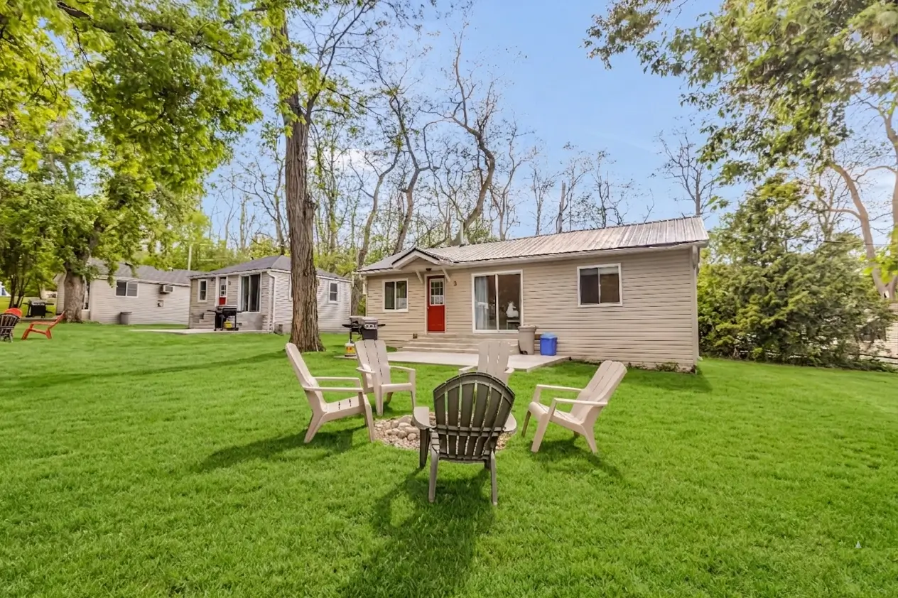 Cottage 3 - Large Family & Group Cottage Rental on Rice Lake Near Toronto