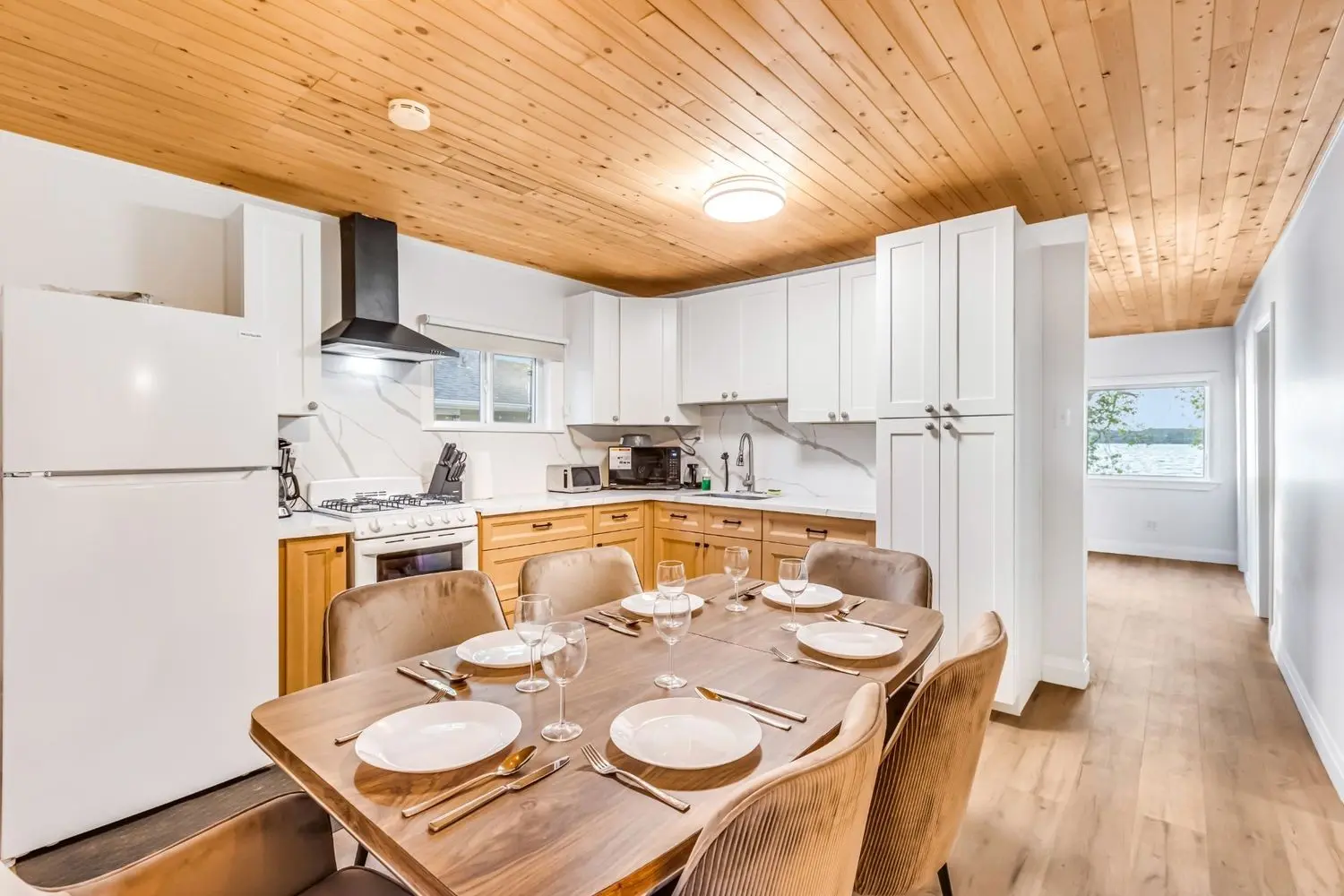 Cottage 9  - Large Waterfront Cottage for Groups on Rice Lake Near Toronto