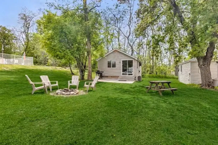Cottage 1 - Rice Lake Waterfront Cottage Rental at Sunny Shades Resort & Spa, Ontario