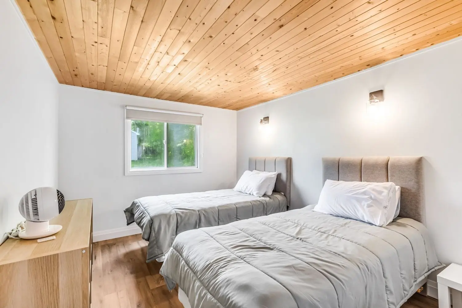 Cottage 6 - Ontario Lakefront Cottage Getaway with Deck, Fishing & Sunset Views
