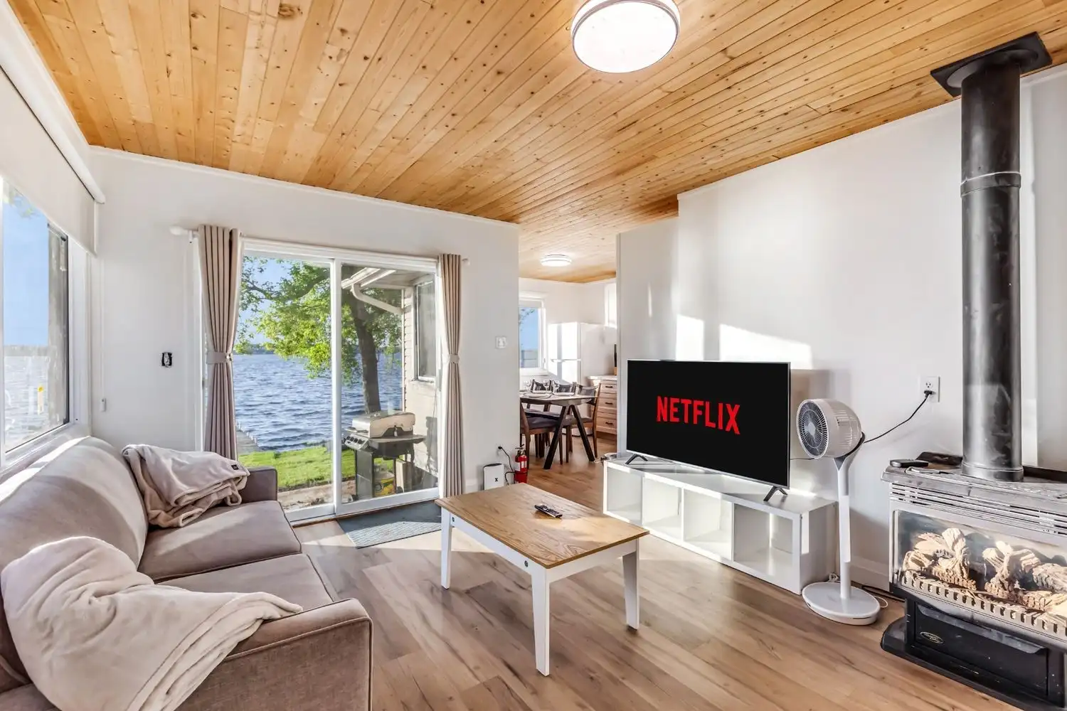 Cottage 8 - Family & Group Lakefront Cottage Rental on Rice Lake Near Toronto