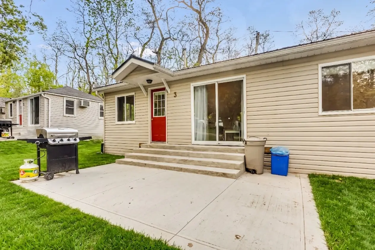 Cottage 3 - Large Family & Group Cottage Rental on Rice Lake Near Toronto