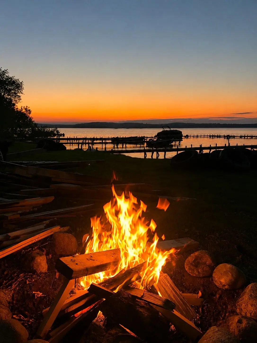 Cottage 8 - Family & Group Lakefront Cottage Rental on Rice Lake Near Toronto
