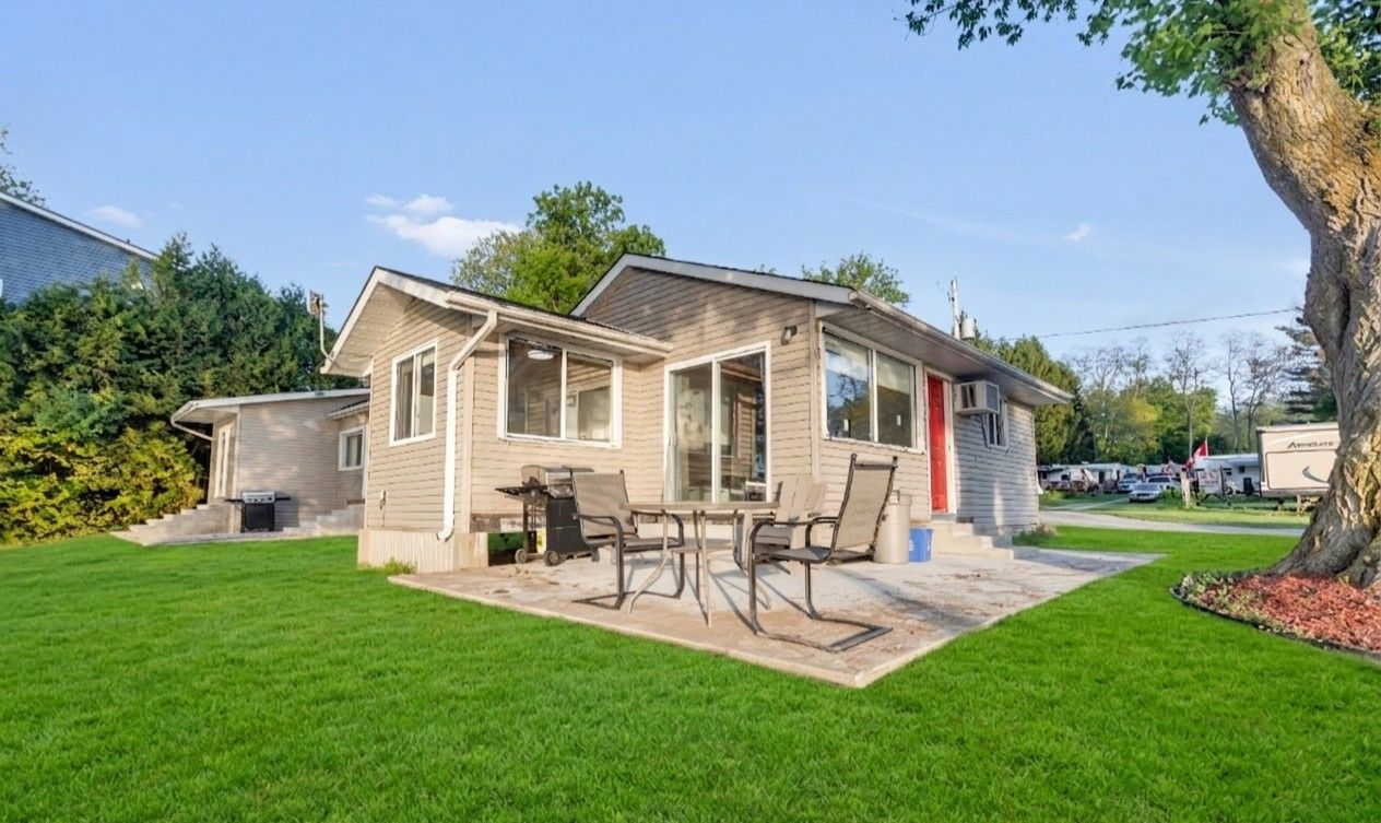Cottage 8 - Family & Group Lakefront Cottage Rental on Rice Lake Near Toronto