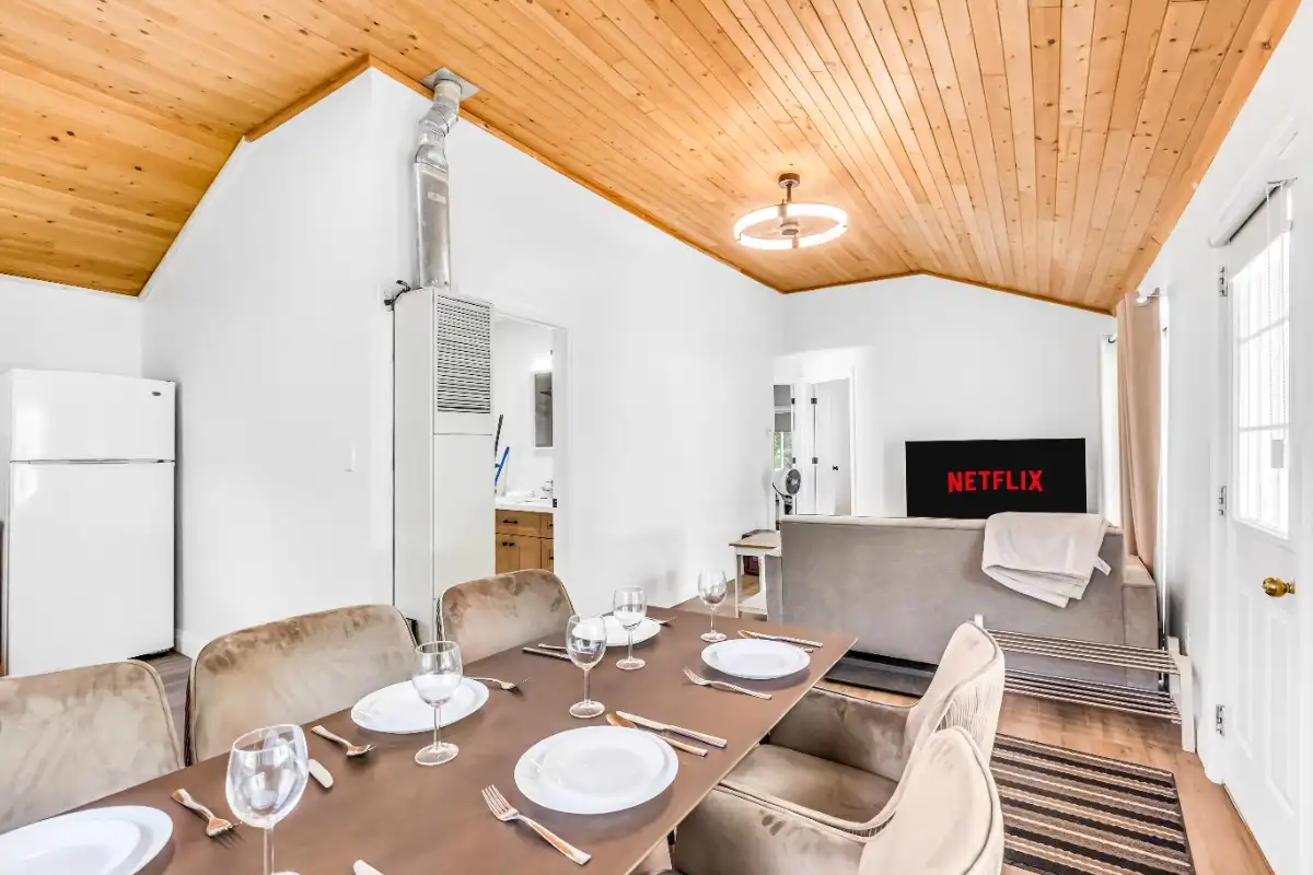 Cottage 3 - Large Family & Group Cottage Rental on Rice Lake Near Toronto