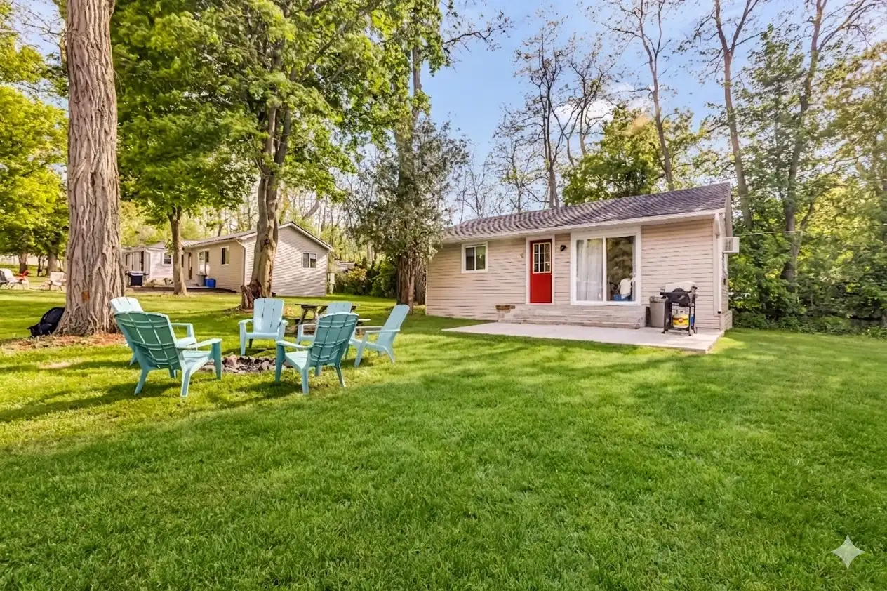 Cottage 4 - Relaxing Rice Lake Cottage Rental Near Toronto with BBQ & Porch