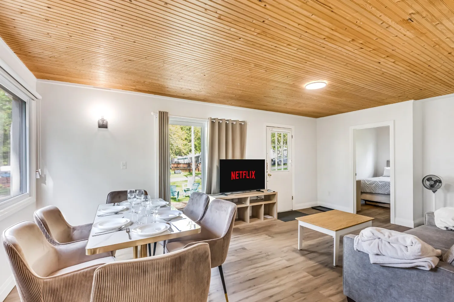 Cottage 4 - Relaxing Rice Lake Cottage Rental Near Toronto with BBQ & Porch