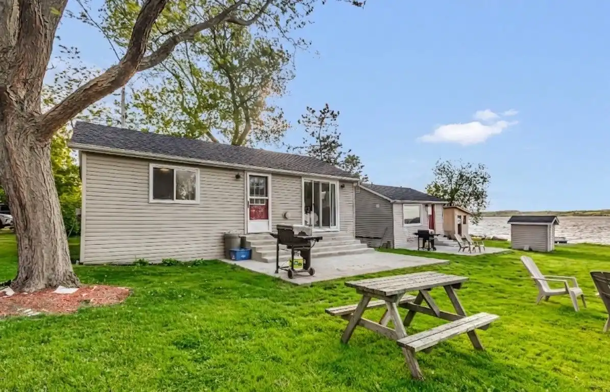 Cottage 6 - Ontario Lakefront Cottage Getaway with Deck, Fishing & Sunset Views